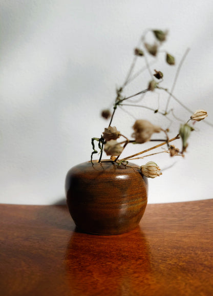 Round bud vase