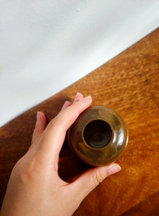 Round bud vase