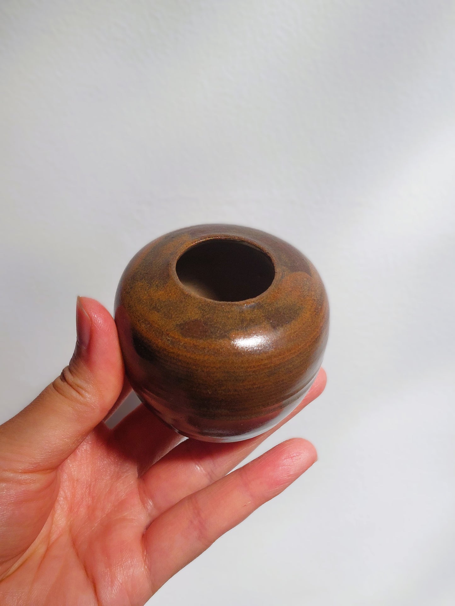 Round bud vase