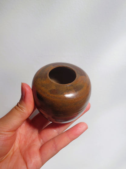 Round bud vase
